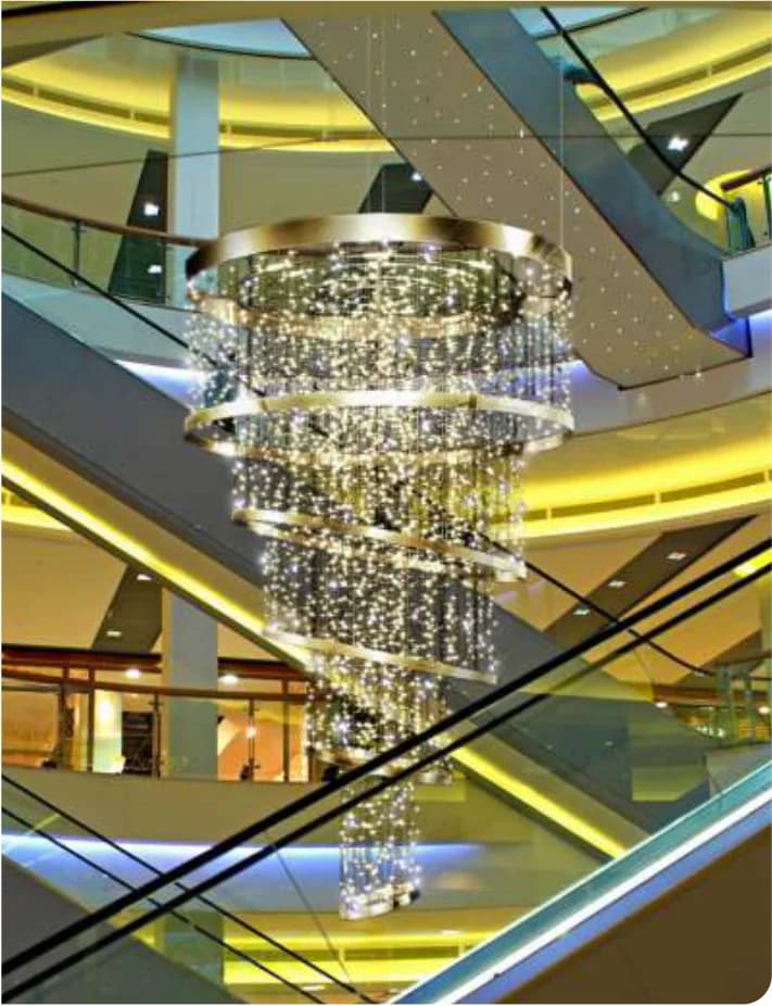 Cadde üzerine asılı kristal LED ışık avizesi, gece